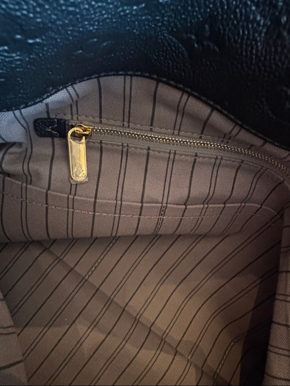 Louis Vuitton Black Artsy - Picture 8 of 9